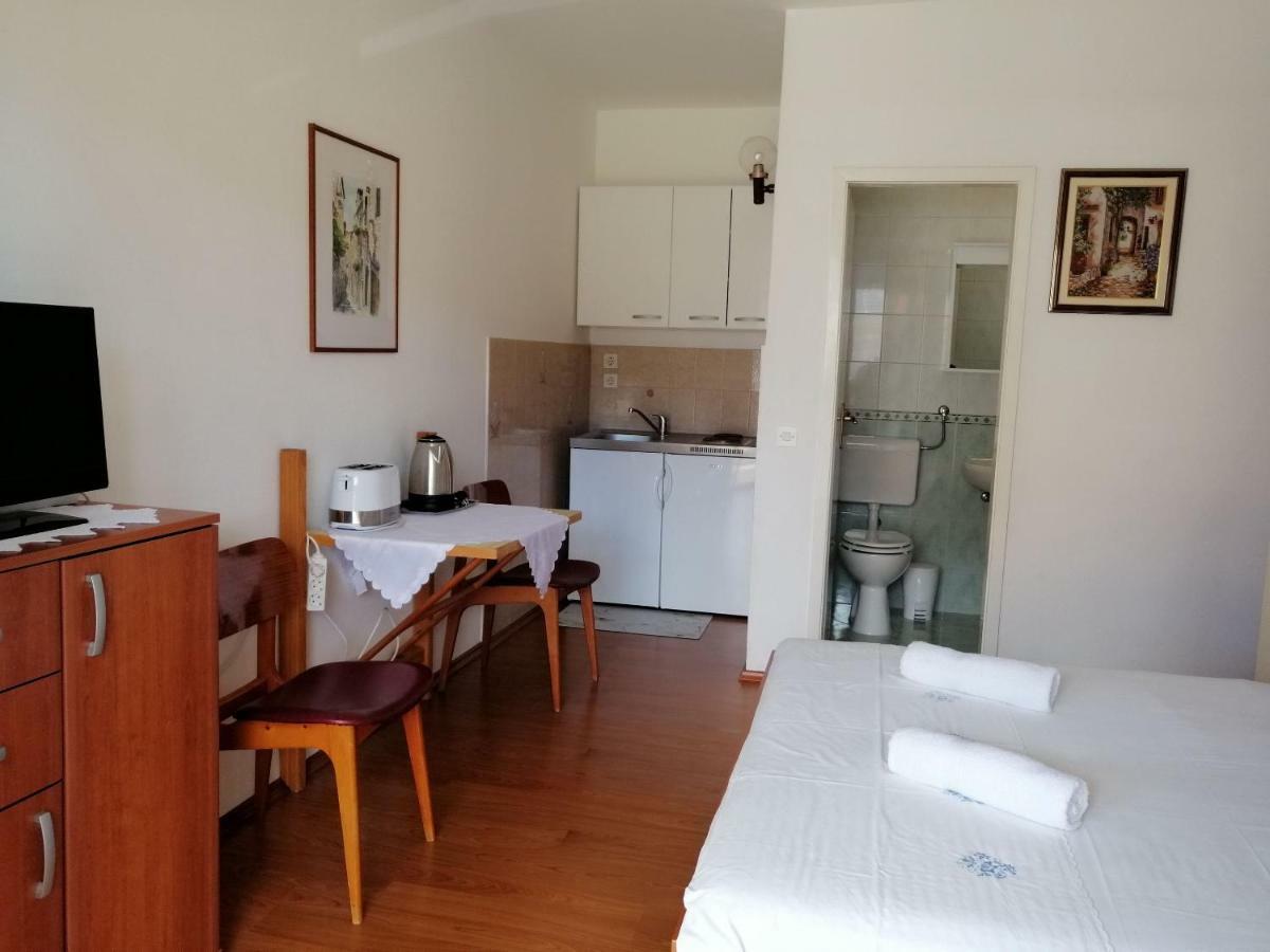 Apartments Emmas Studio Stari Grad  Exterior photo