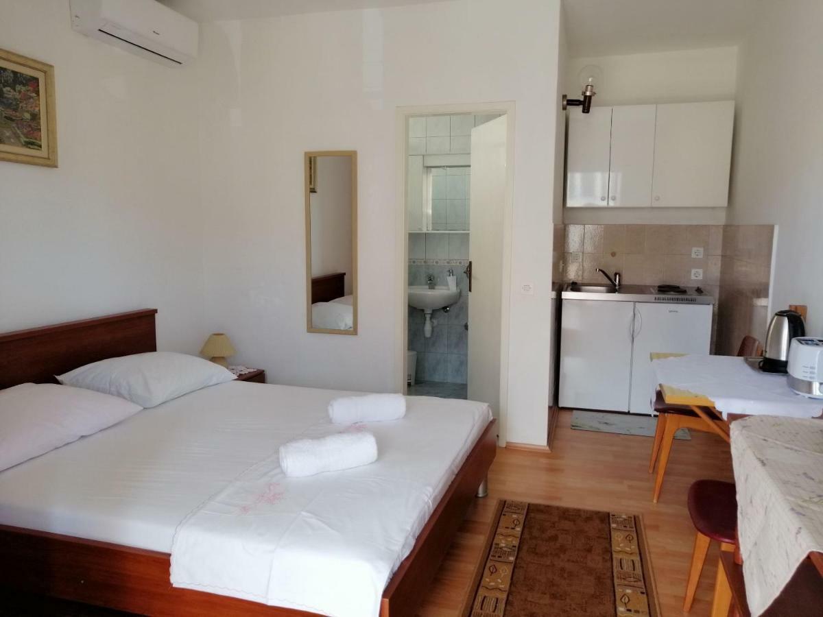 Apartments Emmas Studio Stari Grad  Exterior photo