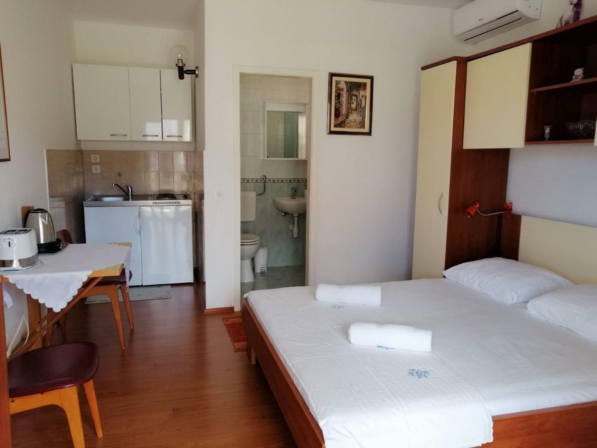 Apartments Emmas Studio Stari Grad  Exterior photo